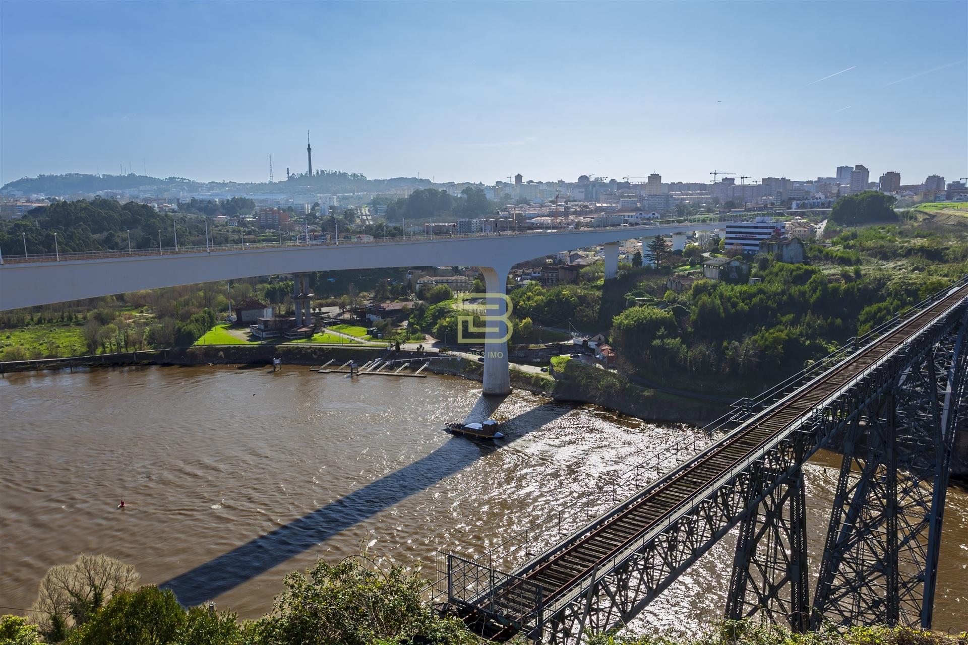 Apartamento T1 renovado pelo atelier Martina Arquitectura na tradicional Travessa de São Víctor.