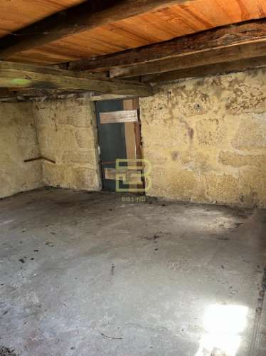 CASA em PEDRA com TERRENO para RECUPERAR ao Seu Gosto!