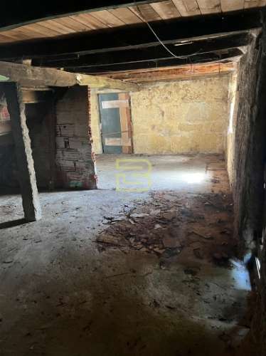 CASA em PEDRA com TERRENO para RECUPERAR ao Seu Gosto!