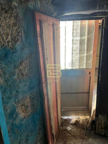 CASA em PEDRA com TERRENO para RECUPERAR ao Seu Gosto!