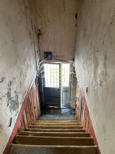 CASA em PEDRA com TERRENO para RECUPERAR ao Seu Gosto!