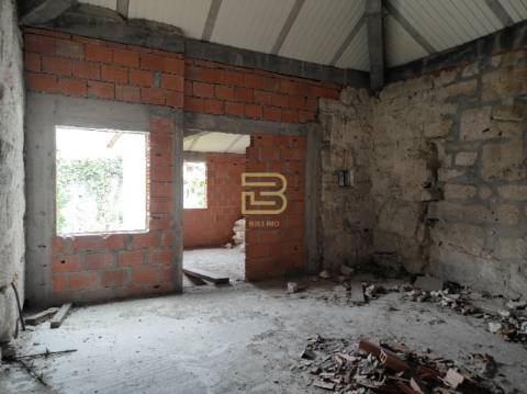 Prédio com projeto aprovado e licença de obras, na primeira linha do Rio Douro, Bonfim, Porto