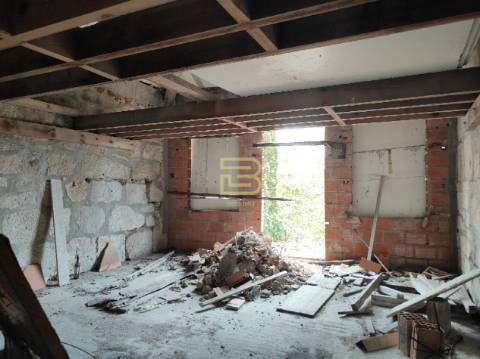 Prédio com projeto aprovado e licença de obras, na primeira linha do Rio Douro, Bonfim, Porto