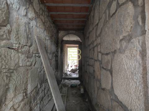 Prédio com projeto aprovado e licença de obras, na primeira linha do Rio Douro, Bonfim, Porto