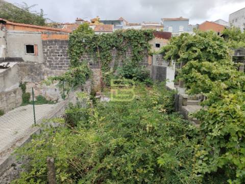Prédio com projeto aprovado e licença de obras, na primeira linha do Rio Douro, Bonfim, Porto