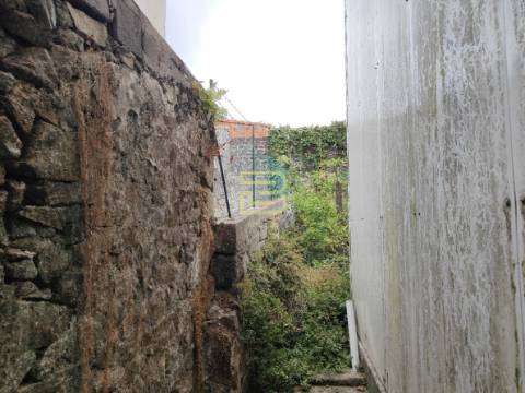 Prédio com projeto aprovado e licença de obras, na primeira linha do Rio Douro, Bonfim, Porto