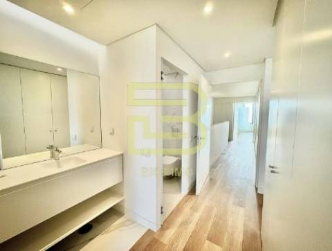 Moradia V3 de luxo no coração de Vilamoura