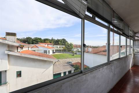 Apartamento T3 com GARAGEM junto á estação de RIO TINTO