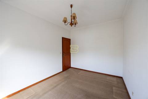 Apartamento T3 com GARAGEM junto á estação de RIO TINTO