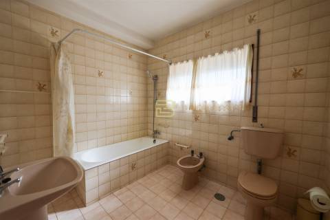 Apartamento T3 com GARAGEM junto á estação de RIO TINTO