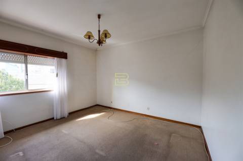 Apartamento T3 com GARAGEM junto á estação de RIO TINTO