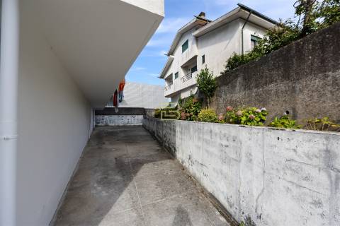 Apartamento T3 com GARAGEM junto á estação de RIO TINTO