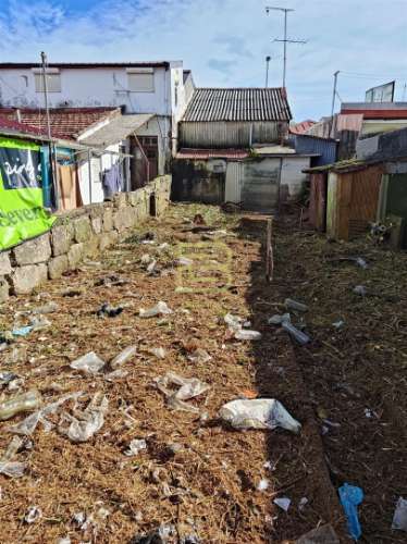 Moradia para remodelação integral com PIP aprovado em Ramalde, Porto