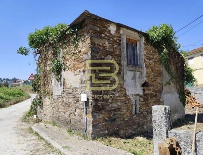 Casa em Xisto para Recuperar em Sobreira – Paredes | 25 min do Porto