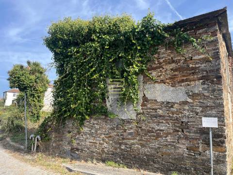 Casa em Xisto para Recuperar em Sobreira – Paredes | 25 min do Porto