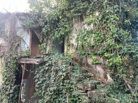 Casa em Xisto para Recuperar em Sobreira – Paredes | 25 min do Porto