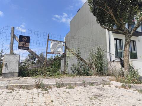 LOTE de TERRENO com 209,86 m2 em Ermesinde, PROJETO APROVADO para CONSTRUÇÃO de MORADIA BIFAMILIAR