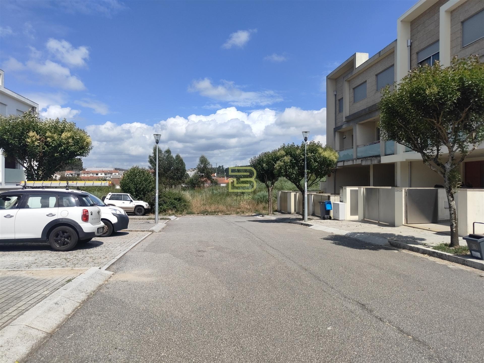 LOTE de TERRENO com 209,86 m2 em Ermesinde, PROJETO APROVADO para CONSTRUÇÃO de MORADIA BIFAMILIAR