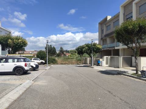 LOTE de TERRENO com 209,86 m2 em Ermesinde, PROJETO APROVADO para CONSTRUÇÃO de MORADIA BIFAMILIAR