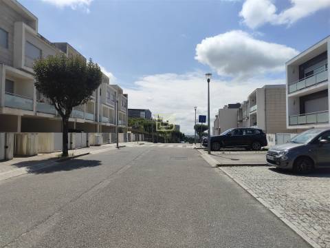 LOTE de TERRENO com 209,86 m2 em Ermesinde, PROJETO APROVADO para CONSTRUÇÃO de MORADIA BIFAMILIAR