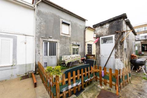 Casa ilha T2, em Paranhos, Porto