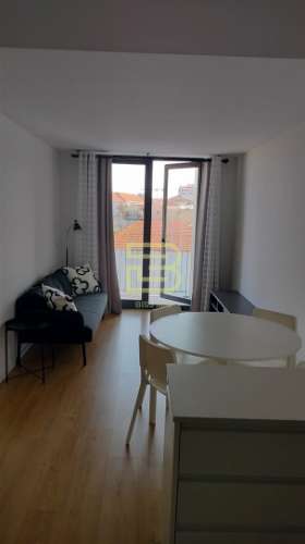 Apartamento T2, com varanda na Rua Pinto Bessa, Porto