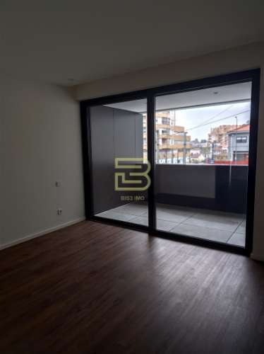 Apartamento T3 novo, com terraço em Vila Nova de Gaia