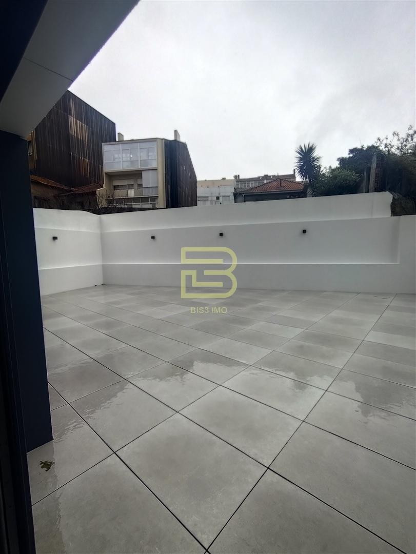 Apartamento T3 novo, com terraço em Vila Nova de Gaia