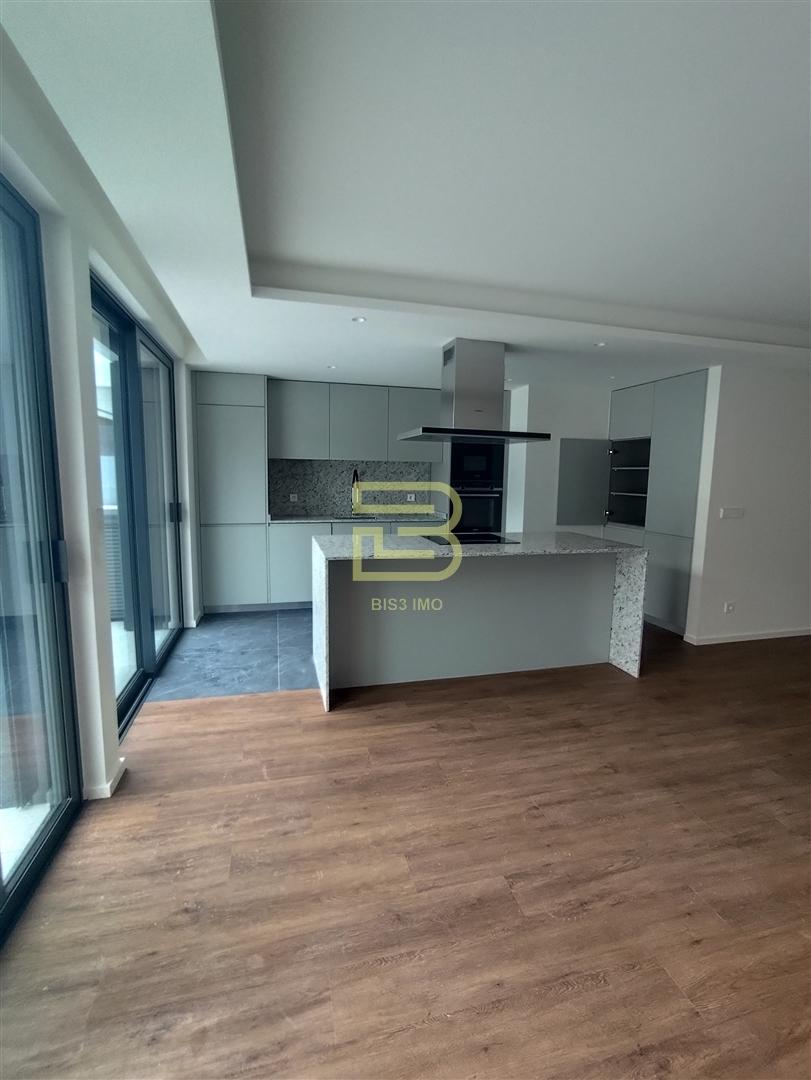 Apartamento T3 novo, com terraço em Vila Nova de Gaia