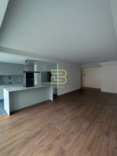 Apartamento T3 novo, com terraço em Vila Nova de Gaia