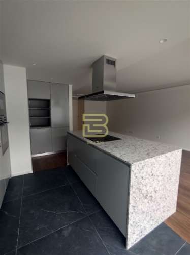 Apartamento T3 novo, com terraço em Vila Nova de Gaia