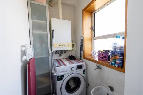 Apartamento T2 com varanda,  2 lugares de garagem em Ermesinde.