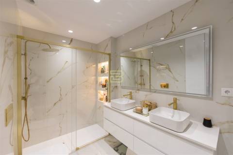 Apartamento T2 com varanda,  2 lugares de garagem em Ermesinde.