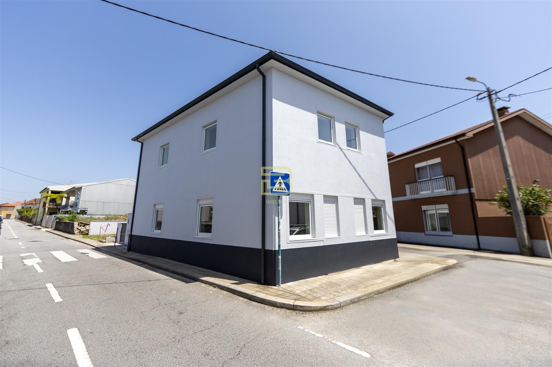 APARTAMENTO T1 totalmente NOVO, cozinha em OPEN SPACE totalmente EQUIPADA, Lugar de Estacionamento