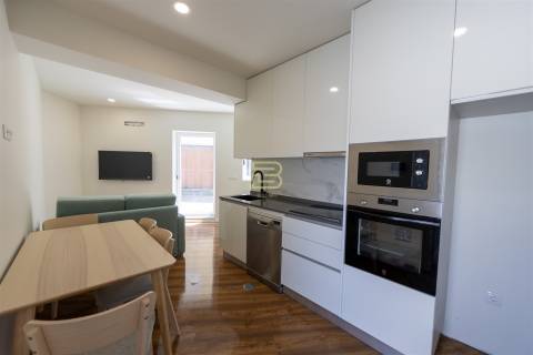 APARTAMENTO T1 totalmente NOVO, cozinha em OPEN SPACE totalmente EQUIPADA, Lugar de Estacionamento