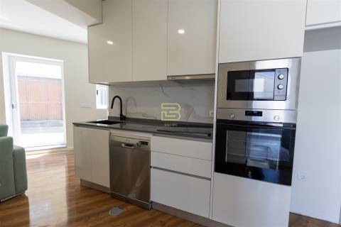 APARTAMENTO T1 totalmente NOVO, cozinha em OPEN SPACE totalmente EQUIPADA, Lugar de Estacionamento