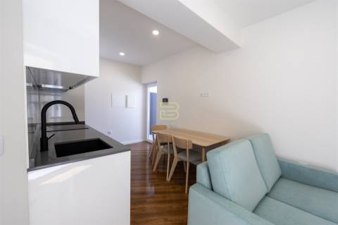 APARTAMENTO T1 totalmente NOVO, cozinha em OPEN SPACE totalmente EQUIPADA, Lugar de Estacionamento