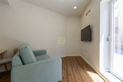 APARTAMENTO T1 totalmente NOVO, cozinha em OPEN SPACE totalmente EQUIPADA, Lugar de Estacionamento