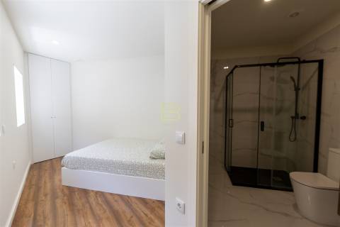 APARTAMENTO T1 totalmente NOVO, cozinha em OPEN SPACE totalmente EQUIPADA, Lugar de Estacionamento