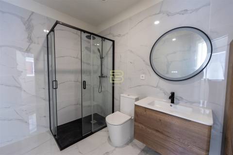 APARTAMENTO T1 totalmente NOVO, cozinha em OPEN SPACE totalmente EQUIPADA, Lugar de Estacionamento