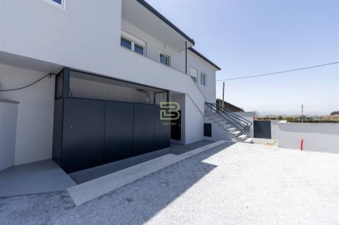 APARTAMENTO T1 totalmente NOVO, cozinha em OPEN SPACE totalmente EQUIPADA, Lugar de Estacionamento