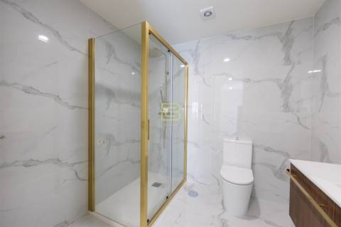 APARTAMENTO T2 totalmente RENOVADO, cozinha em OPEN SPACE, 2 Lugares de Estacionamento Privados