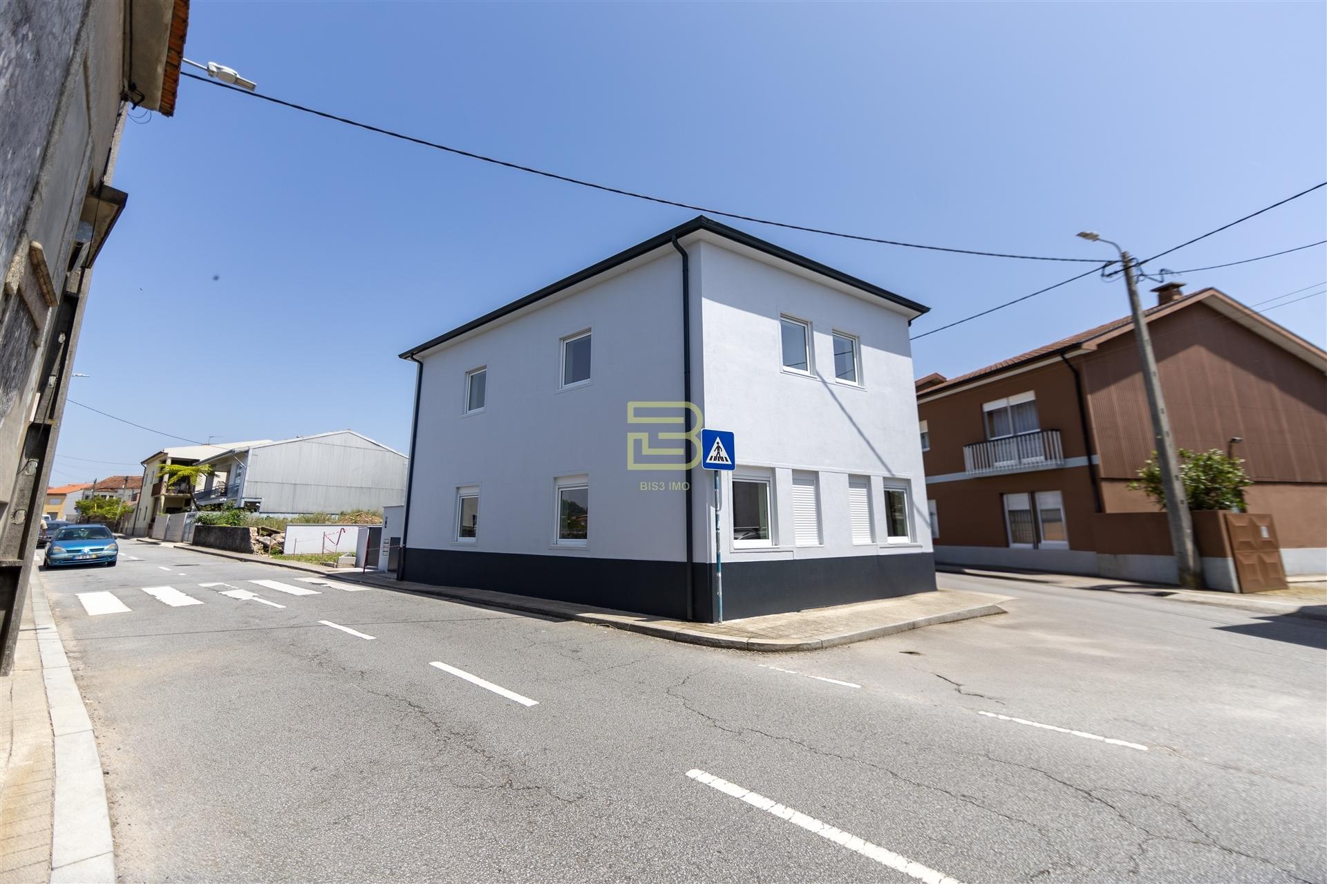 APARTAMENTO T1 totalmente NOVO, cozinha em OPEN SPACE totalmente EQUIPADA, Lugar de Estacionamento