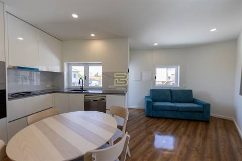 APARTAMENTO T1 totalmente NOVO, cozinha em OPEN SPACE totalmente EQUIPADA, Lugar de Estacionamento