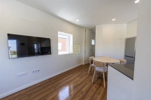 APARTAMENTO T1 totalmente NOVO, cozinha em OPEN SPACE totalmente EQUIPADA, Lugar de Estacionamento