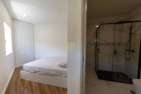 APARTAMENTO T1 totalmente NOVO, cozinha em OPEN SPACE totalmente EQUIPADA, Lugar de Estacionamento