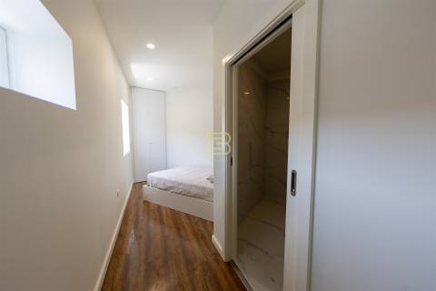 APARTAMENTO T1 totalmente NOVO, cozinha em OPEN SPACE totalmente EQUIPADA, Lugar de Estacionamento