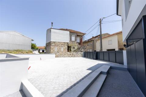 APARTAMENTO T1 totalmente NOVO, cozinha em OPEN SPACE totalmente EQUIPADA, Lugar de Estacionamento