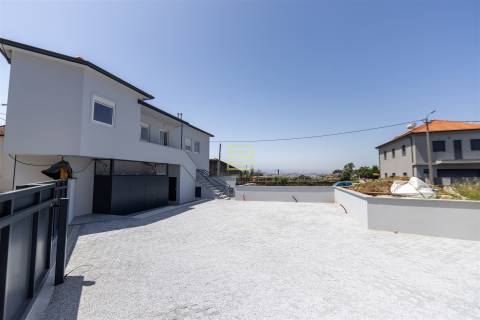 APARTAMENTO T1 totalmente NOVO, cozinha em OPEN SPACE totalmente EQUIPADA, Lugar de Estacionamento