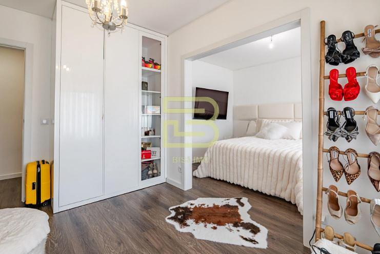 Apartamento T3 mobilado, convertido num T2(possibilidade de reverter para T3),  em S. Mamede Infesta